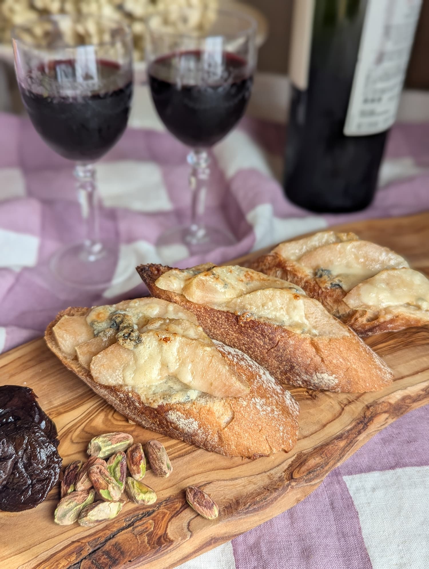 洋ナシとゴルゴンゾーラのブルスケッタ