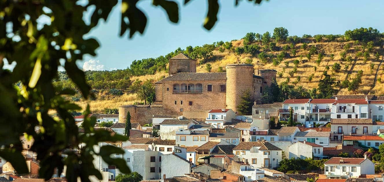 カスティージョ・デ・カネナの歴史を伝えるスペイン・アンダルシア州カネナの風景